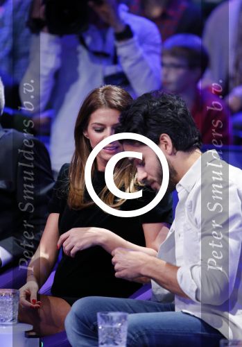 Aalsmeer 27 november 20152e en laatste aflevering van sbs6 programma mindmasters met oa Peter R de Vries Sabia Boulahrouz Patty Brard Patricia Paay Boer Geert en Maarten v d Weijden. Kim Lian v d Meij presenteert het programma. Wegens tegenvallende kijkcijfers werd het programma na twee afleveringen van de tv gehaald. sabia haar drie kinderen Katharina Amaya en Daamin waren aanwezig met de tante (aupair) van Sabia