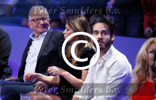 Aalsmeer 27 november 20152e en laatste aflevering van sbs6 programma mindmasters met oa Peter R de Vries Sabia Boulahrouz Patty Brard Patricia Paay Boer Geert en Maarten v d Weijden. Kim Lian v d Meij presenteert het programma. Wegens tegenvallende kijkcijfers werd het programma na twee afleveringen van de tv gehaald. sabia haar drie kinderen Katharina Amaya en Daamin waren aanwezig met de tante (aupair) van Sabia
