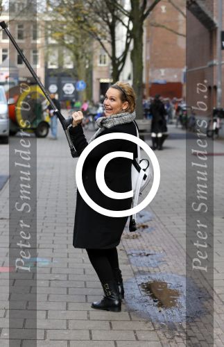 Amsterdam 20 november 2015
Tanja Jess met een kruk op straat.
