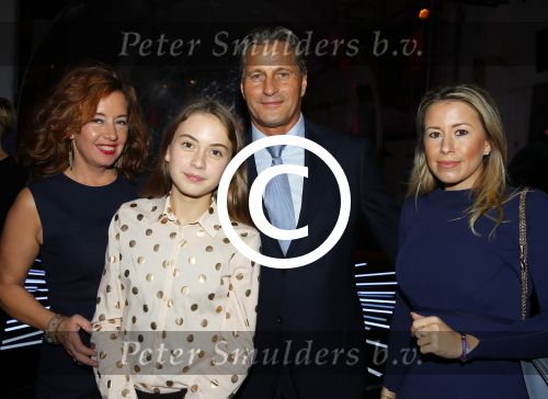 Amsterdam 28 november 2015 
Orange babies gala in Amsterdam. Theo Water met gezin
Theo Gors Theo Water