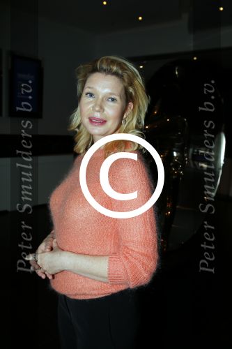 Amsterdam 23 november 2015 
Irene v d Laar stapt uit taxi.5 jaar nieuwe de la mar en 15 jaar de joop en Janine v d Ende foundation. Tjitske Reidinga