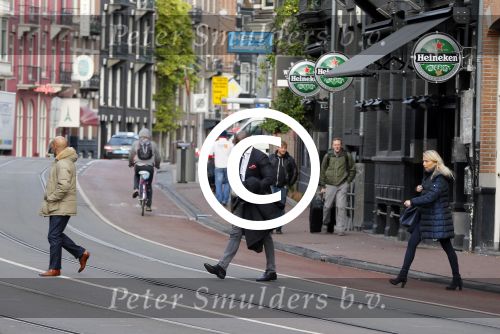 Amsterdam 23 november 2015 
Irene v d Laar stapt uit taxi.5 jaar nieuwe de la mar en 15 jaar de joop en Janine v d Ende foundation.
