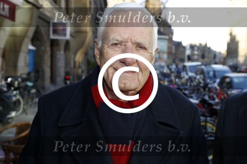 Amsterdam 25 november 2016
Boekpresentatie Johnny Rep bij cafe Scheltema. Johan Derksen reikt eerste exemplaar uit aan Heinz Stuy . Het boek is geschreven door  Mark v d Heuvel. Aad v d Heuvel