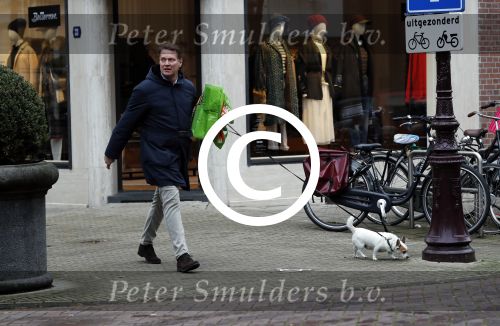Amsterdam 18 november 2016
Albert Verlinde loopt met zijn hond in Amsterdam zuid