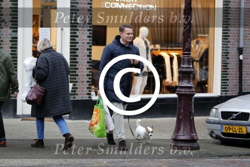 Amsterdam 18 november 2016
Albert Verlinde loopt met zijn hond in Amsterdam zuid