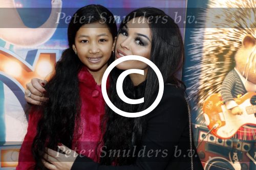 Amsterdam 10 december 2016
Premiere Sing in pathe arena. 
Amanda Balk met haar nichtje Jean Presney en zus