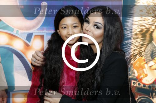Amsterdam 10 december 2016
Premiere Sing in pathe arena. 
Amanda Balk met haar nichtje Jean Presney en zus