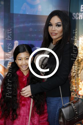 Amsterdam 10 december 2016
Premiere Sing in pathe arena. 
Amanda Balk met haar nichtje Jean Presney en zus