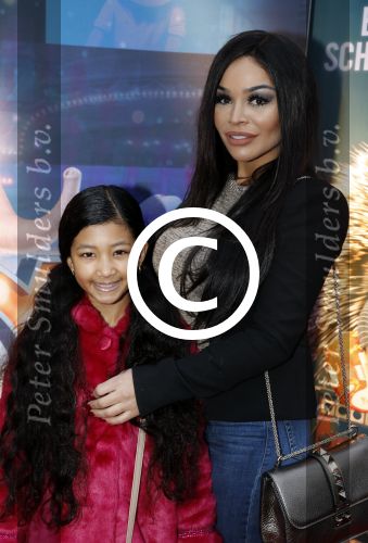 Amsterdam 10 december 2016
Premiere Sing in pathe arena. 
Amanda Balk met haar nichtje Jean Presney en zus