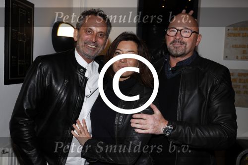 Amsterdam 22 november 2016
Presentatie Amsterdam XXXL magazine uitgegeven door Mark Teurlings bij gassan diamonds. Kees Beekman met Amanda Beekman Kolen en haar man Harrie Kolen
