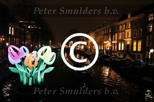 Amsterdam 12 december 2016
Lichtjesroute te water in Amsterdam en de uitrechtsestraat is verlicht
Amsterdam by Night
Kerstsfeer