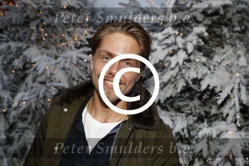 Kaatsheuvel 16 november 2016
Opnames videoclip Toppers met Rene Froger Gerard Joling Jeroen v d Boom Maxim Froger Danny Froger Lee Towers Andre Hazes jr O Gene en Maan. Opnames vonden plaats in de efteling.