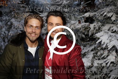Kaatsheuvel 16 november 2016
Opnames videoclip Toppers met Rene Froger Gerard Joling Jeroen v d Boom Maxim Froger Danny Froger Lee Towers Andre Hazes jr O Gene en Maan. Opnames vonden plaats in de efteling.