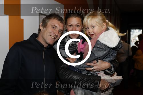 Amsterdam 26 november 2016
20 jaar studio 100 in het ziggodome met oa K3. Annemieke Schollaardt met man en dochter