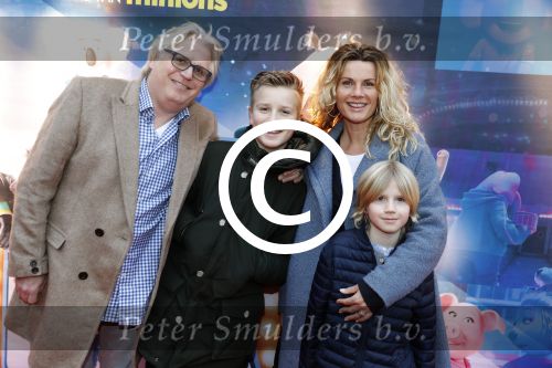 Amsterdam 10 december 2016
Premiere Sing in pathe arena. Annette Barlo met man Frank Timmer en kinderen