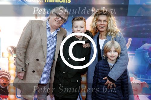 Amsterdam 10 december 2016
Premiere Sing in pathe arena. Annette Barlo met man Frank Timmer en kinderen