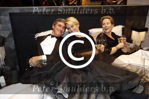 Amsterdam 8 december 2016
15e luxury fair in de RAI. Anouk Smulders in bed op stand swiss sense