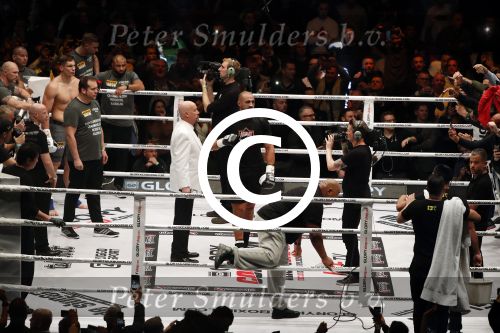 Oberhausen 10 december 2016
Rico Verhoeven wint zijn gevecht met Badr Hari tijdens de GLORY COLLISION in Oberhausen.