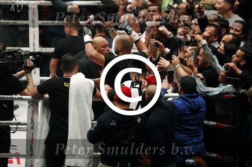 Oberhausen 10 december 2016
Rico Verhoeven wint zijn gevecht met Badr Hari tijdens de GLORY COLLISION in Oberhausen.