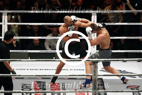 Oberhausen 10 december 2016
Rico Verhoeven wint zijn gevecht met Badr Hari tijdens de GLORY COLLISION in Oberhausen.