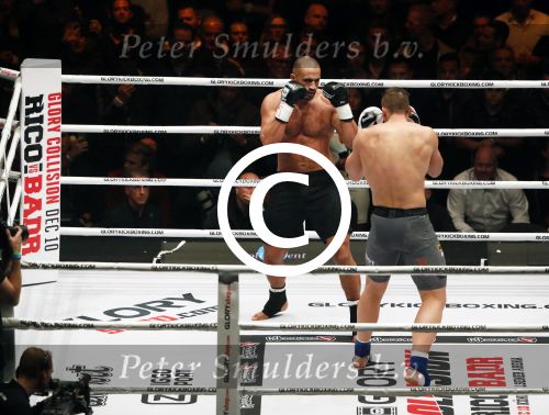 Oberhausen 10 december 2016
Rico Verhoeven wint zijn gevecht met Badr Hari tijdens de GLORY COLLISION in Oberhausen.