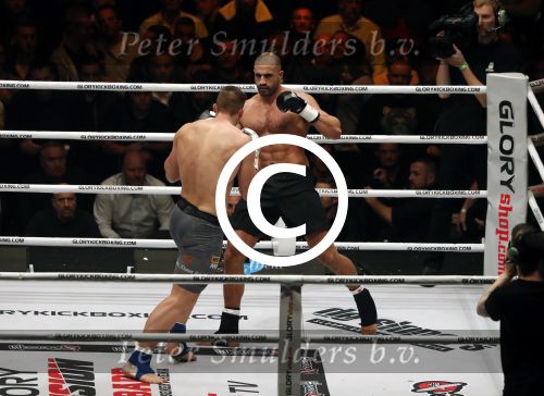 Oberhausen 10 december 2016
Rico Verhoeven wint zijn gevecht met Badr Hari tijdens de GLORY COLLISION in Oberhausen.