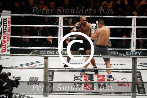 Oberhausen 10 december 2016
Rico Verhoeven wint zijn gevecht met Badr Hari tijdens de GLORY COLLISION in Oberhausen.