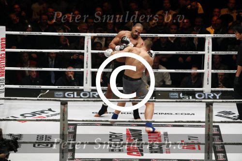 Oberhausen 10 december 2016
Rico Verhoeven wint zijn gevecht met Badr Hari tijdens de GLORY COLLISION in Oberhausen.