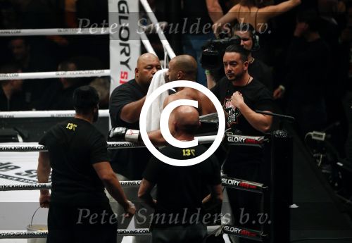 Oberhausen 10 december 2016
Rico Verhoeven wint zijn gevecht met Badr Hari tijdens de GLORY COLLISION in Oberhausen.