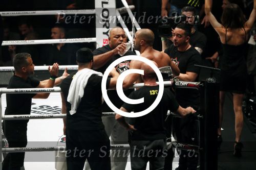Oberhausen 10 december 2016
Rico Verhoeven wint zijn gevecht met Badr Hari tijdens de GLORY COLLISION in Oberhausen.