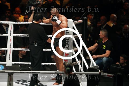 Oberhausen 10 december 2016
Rico Verhoeven wint zijn gevecht met Badr Hari tijdens de GLORY COLLISION in Oberhausen.