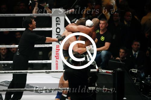 Oberhausen 10 december 2016
Rico Verhoeven wint zijn gevecht met Badr Hari tijdens de GLORY COLLISION in Oberhausen.
