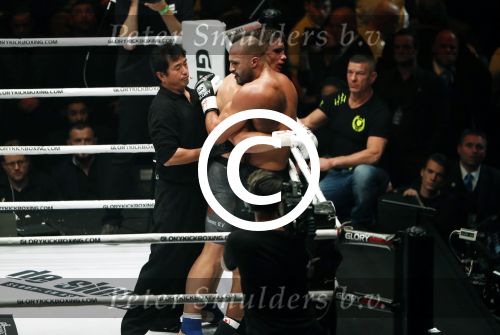 Oberhausen 10 december 2016
Rico Verhoeven wint zijn gevecht met Badr Hari tijdens de GLORY COLLISION in Oberhausen.