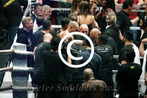 Oberhausen 10 december 2016
Rico Verhoeven wint zijn gevecht met Badr Hari tijdens de GLORY COLLISION in Oberhausen.