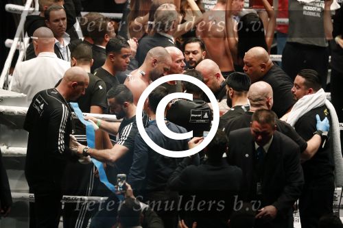 Oberhausen 10 december 2016
Rico Verhoeven wint zijn gevecht met Badr Hari tijdens de GLORY COLLISION in Oberhausen.