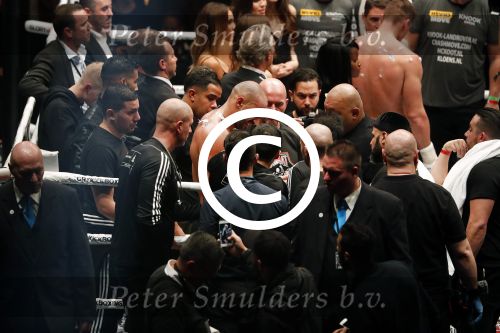 Oberhausen 10 december 2016
Rico Verhoeven wint zijn gevecht met Badr Hari tijdens de GLORY COLLISION in Oberhausen.