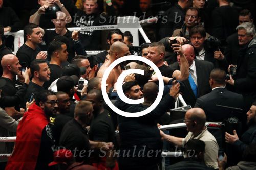 Oberhausen 10 december 2016
Rico Verhoeven wint zijn gevecht met Badr Hari tijdens de GLORY COLLISION in Oberhausen.