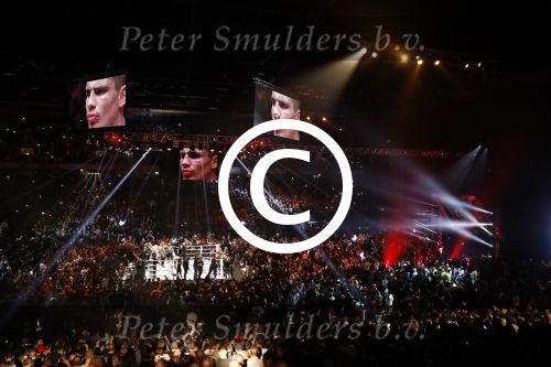 Oberhausen 10 december 2016
Rico Verhoeven wint zijn gevecht met Badr Hari tijdens de GLORY COLLISION in Oberhausen.