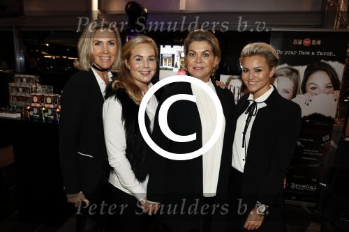Heteren 23 november 2016
Ladies Night georganiseerd door Porsche centrum Gelderland.
Skins Cosmetics Oosterbeek stond er met een stand met oa Debbie Tim en Bartina Koeman