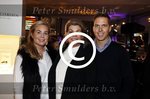 Heteren 23 november 2016
Ladies Night georganiseerd door Porsche centrum Gelderland.
Skins Cosmetics Oosterbeek stond er met een stand met oa Debbie Tim en Bartina Koeman