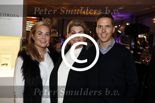 Heteren 23 november 2016
Ladies Night georganiseerd door Porsche centrum Gelderland.
Skins Cosmetics Oosterbeek stond er met een stand met oa Debbie Tim en Bartina Koeman