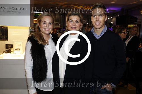 Heteren 23 november 2016
Ladies Night georganiseerd door Porsche centrum Gelderland.
Skins Cosmetics Oosterbeek stond er met een stand met oa Debbie Tim en Bartina Koeman