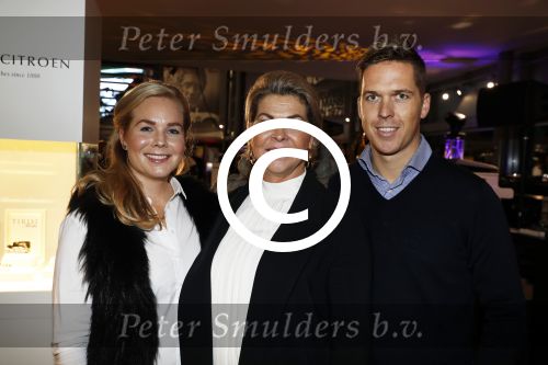 Heteren 23 november 2016
Ladies Night georganiseerd door Porsche centrum Gelderland.
Skins Cosmetics Oosterbeek stond er met een stand met oa Debbie Tim en Bartina Koeman