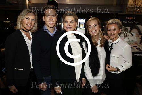 Heteren 23 november 2016
Ladies Night georganiseerd door Porsche centrum Gelderland.
Skins Cosmetics Oosterbeek stond er met een stand met oa Debbie Tim en Bartina Koeman