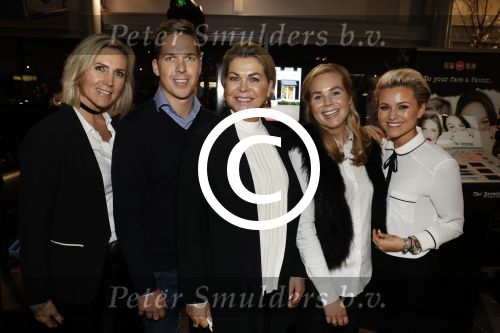 Heteren 23 november 2016
Ladies Night georganiseerd door Porsche centrum Gelderland.
Skins Cosmetics Oosterbeek stond er met een stand met oa Debbie Tim en Bartina Koeman