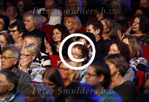 Amsterdam 20 november 2016
Rob de Nijs krijgt de radio5 oeuvre award in theater Amsterdam . Zijn vrouw Henriette en zoons Robert en Yoshi zijn ook aanwezig alsmede zijn ex vrouw Belinda meuldijk.