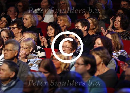 Amsterdam 20 november 2016
Rob de Nijs krijgt de radio5 oeuvre award in theater Amsterdam . Zijn vrouw Henriette en zoons Robert en Yoshi zijn ook aanwezig alsmede zijn ex vrouw Belinda meuldijk.