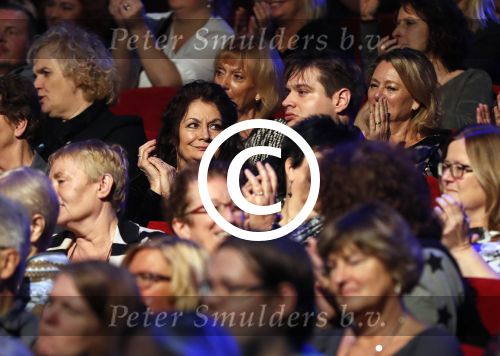 Amsterdam 20 november 2016
Rob de Nijs krijgt de radio5 oeuvre award in theater Amsterdam . Zijn vrouw Henriette en zoons Robert en Yoshi zijn ook aanwezig alsmede zijn ex vrouw Belinda meuldijk.
