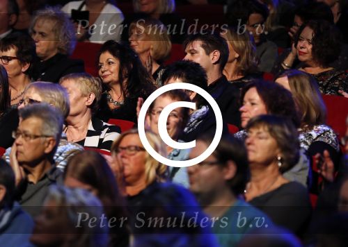 Amsterdam 20 november 2016
Rob de Nijs krijgt de radio5 oeuvre award in theater Amsterdam . Zijn vrouw Henriette en zoons Robert en Yoshi zijn ook aanwezig alsmede zijn ex vrouw Belinda meuldijk.