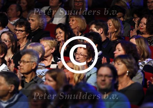 Amsterdam 20 november 2016
Rob de Nijs krijgt de radio5 oeuvre award in theater Amsterdam . Zijn vrouw Henriette en zoons Robert en Yoshi zijn ook aanwezig alsmede zijn ex vrouw Belinda meuldijk.